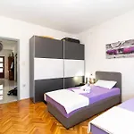 Three-bedroom In * Rovanjska