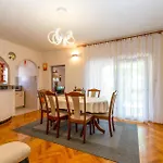 Apartament Three-bedroom In Rovanjska