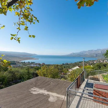 Three-bedroom In Apartman