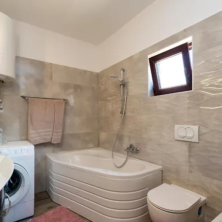 Apartamento Three-bedroom In *