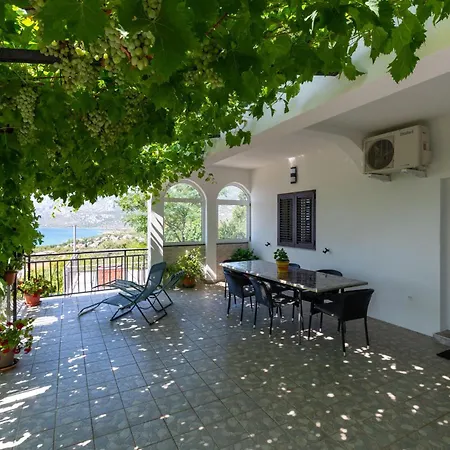 Three-bedroom In Apartman Rovanjska