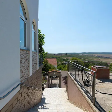 Three-bedroom In Rovanjska