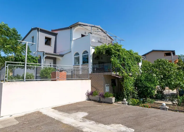 Three-bedroom In شقة روفانجسكا