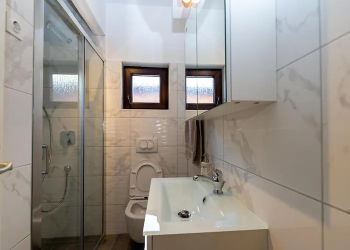 Three-bedroom In شقة روفانجسكا