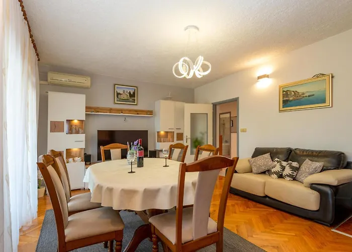 شقة Three-bedroom In روفانجسكا