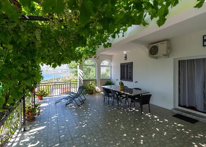 Three-bedroom In شقة روفانجسكا