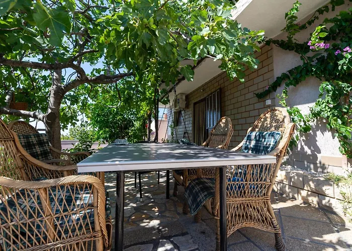 Three-bedroom In شقة *