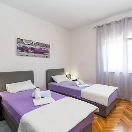 Three-bedroom In Rovanjska