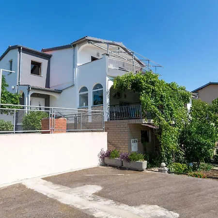 Lovely In With House Sea View アパート ロバニスカ