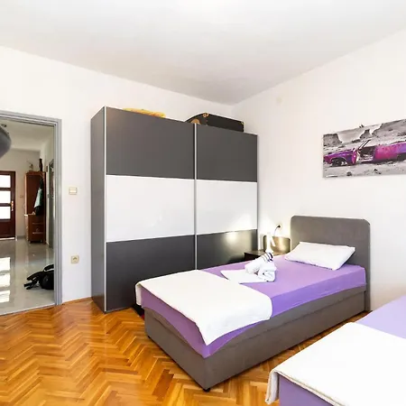 Three-bedroom In * Rovanjska