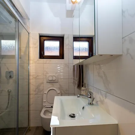 Three-bedroom In Апартаменты Рованьска