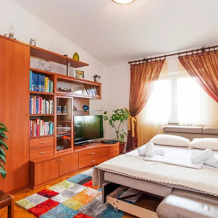 Three-bedroom In Apartman