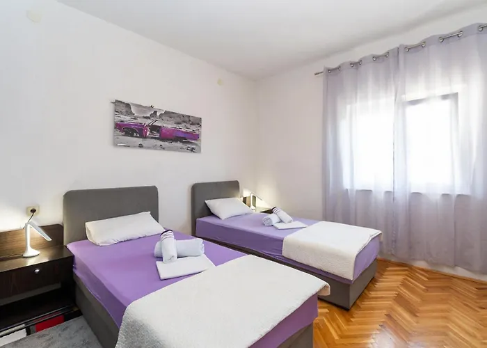 Three-bedroom In Рованьска